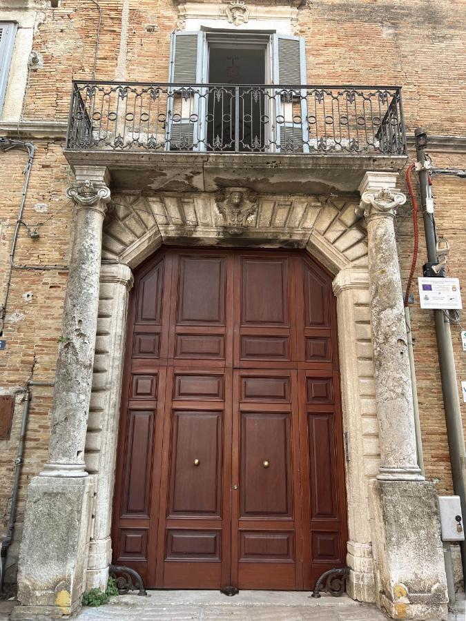 B&B Palazzo Lombardi Lucera Buitenkant foto
